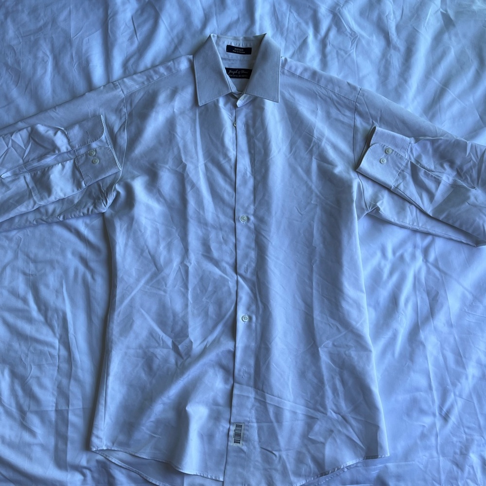 Fitted White under dress shirt. long sleeve size s(14-14 1/2)-32/33 FTD